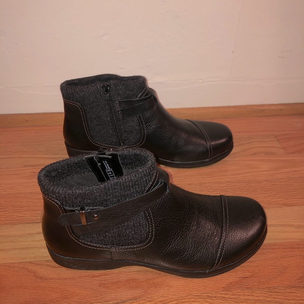 Black Clarks low boot size 8 1/2